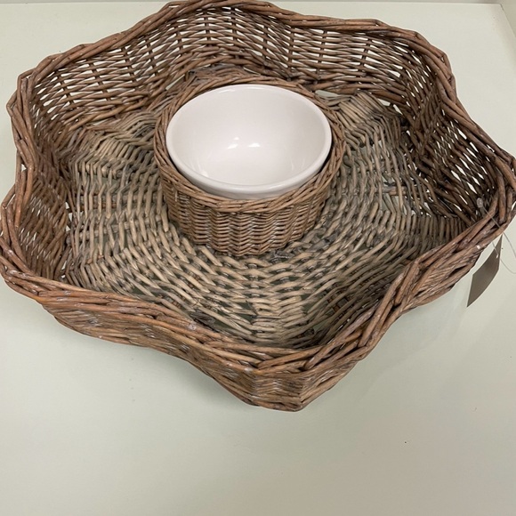 NWT Rattan Star-Shaped Chip and Dip Platter - Picture 7 of 14